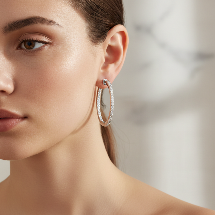 Miss Mimi - Boucles d'oreilles créoles de taille moyenne à l'envers avec zircones cubiques