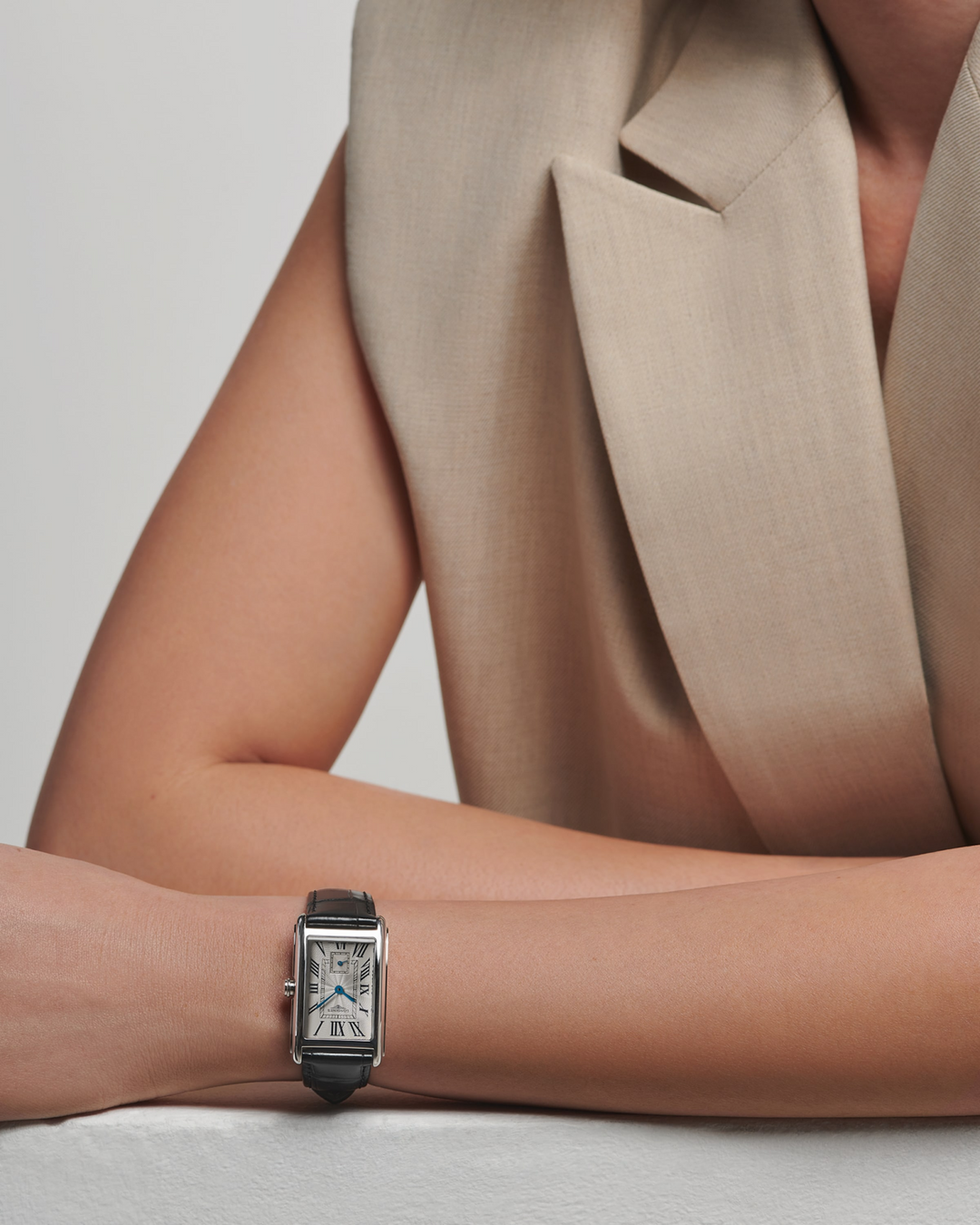 Longines DolceVita Quartz 23.3 x 37mm