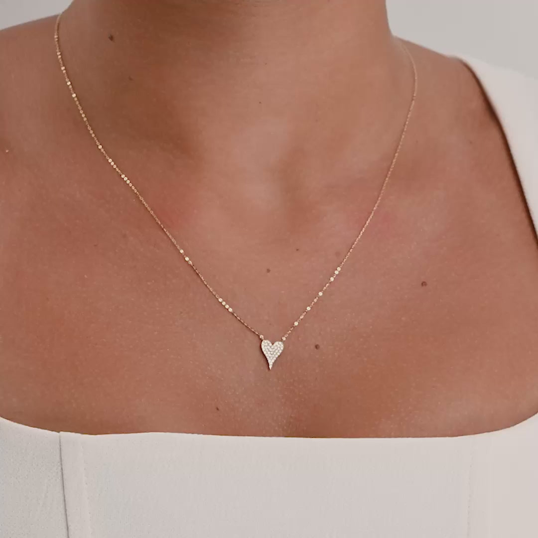 Collier diamant petit cœur allongé 